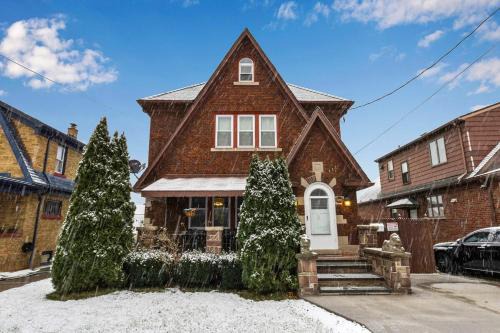 Niagara Falls House | Close to Niagara Fall Dream Home