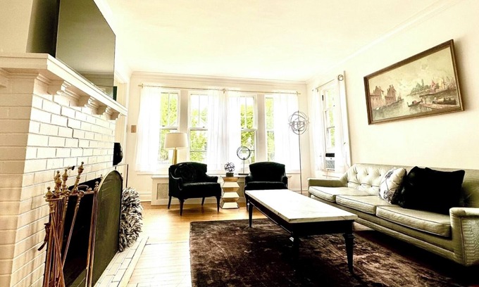 Wilmette House | Close to Northwestern U + Chicago + Beach + Restaurants + Train