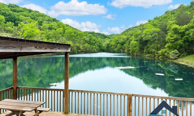 Notch Estates Condo | Close to Silver Dollar City, pool, fishing & fun