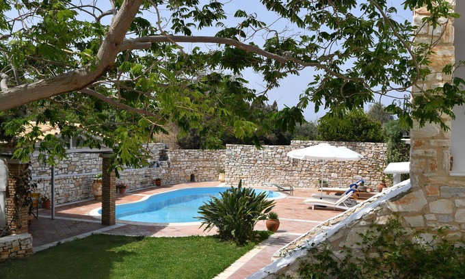 Parikia Apartment | Close to the beach, quiet posιtion, common pool, family, friendly, brand new