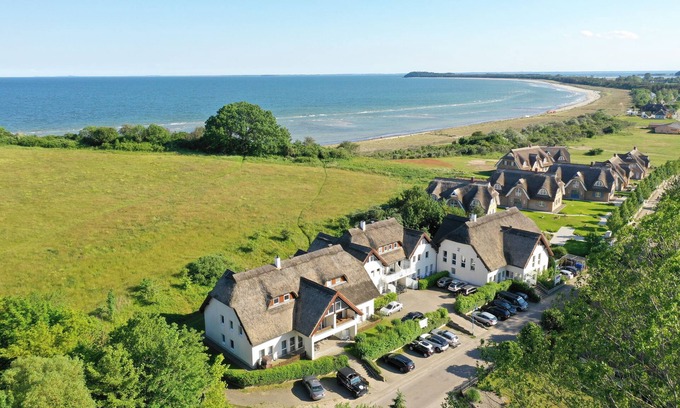 Lobbe Apartment | Close to the beach, winter garden, use of swimming pool and sauna - Strandhaus Mönchgut FeWo08