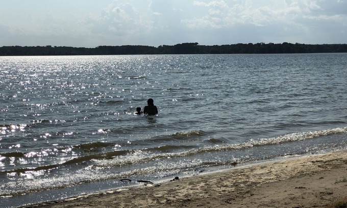 Broaddus House | Close to the Lake and Boat Launches. Pet-Friendly and Family-Friendly. Fish/Hunt