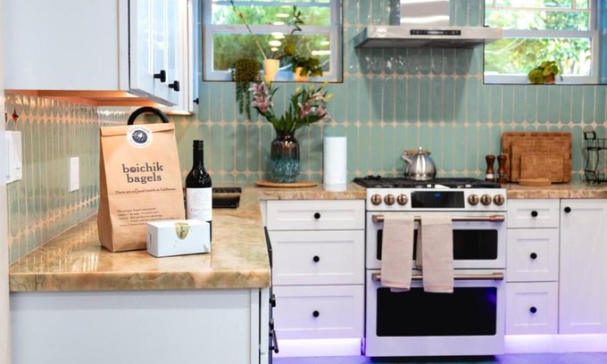 Fairview Park House | Close to UC Berkeley Kitchen Restaurants