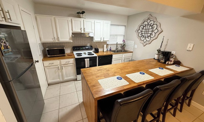 Gainesville Condo | Close to UF Condo 2 Beds 1 Bath with parking in Gainesville, FL