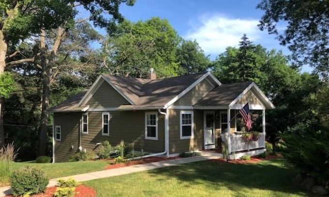 Delavan Lake House | Close to Water