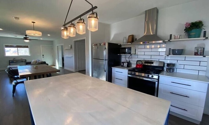 Marathon Apartment | Closest AirBnB to Gage Gardens and Downtown Marathon