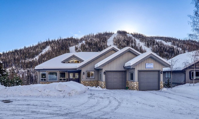 Sunburst Estates Ski Chalet | Closest Ski In/Ski Out Chalet to the Village, Golf, Biking, Hiking, Ski Lifts.