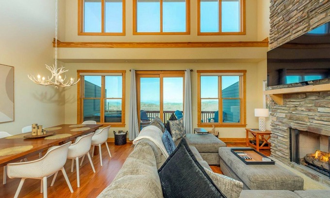 Wolf Laurel House | Cloud Dancer Spacious retreat with amazing views & hot tub