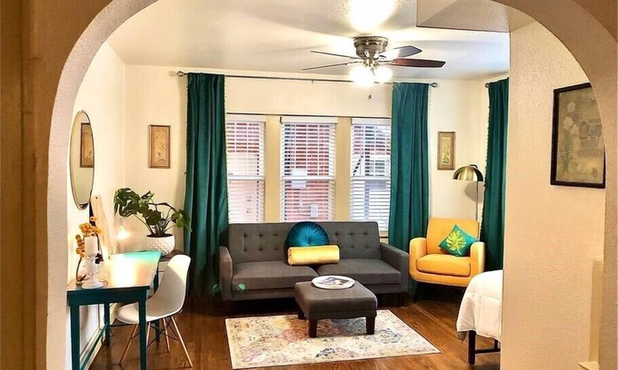 Midtown Apartment | [CLR 08]Amazing midtown suite-Close to St. Anthony Hospita, all modern amenities in a Cozy historic