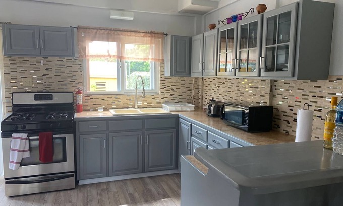 Crosbies House | Club Caribbean Luxury Townhouse 7 mins to beach
