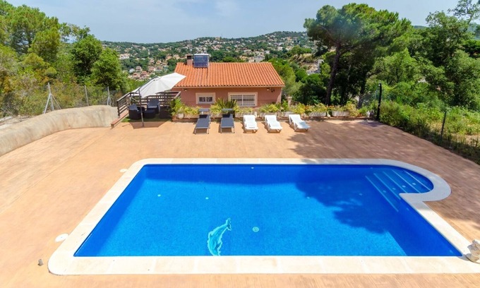 Lloret Blau Villa | Club Villamar - A 6 person villa with a swimming pool and lots of privacy, a diversity of terrace.