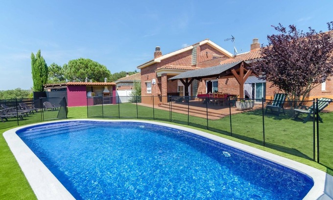 Vidreres Villa | Club Villamar - Nice and cozy villa with a beautiful exterior area with private pool and barbecue