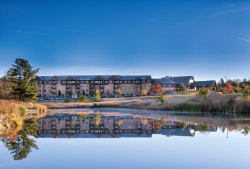 Lake Delton Resort | Club Wyndham Glacier Canyon