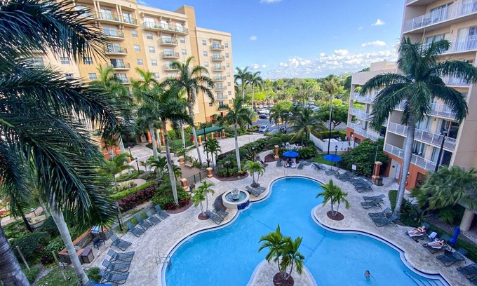 Survey Creek Hotel | Club Wyndham Palm-Aire