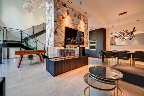 Pointe-Saint-Charles Hotel | CLUBHAUS Hotel