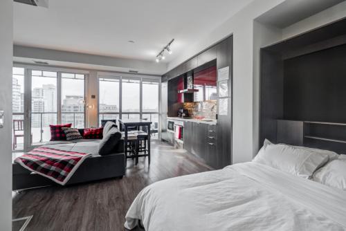 Toronto Entertainment District Apartment | CN lovers