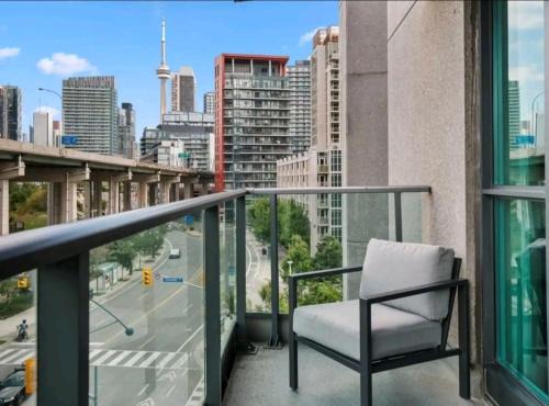 Fort York Apartment | CN Tower View with Free Parking, Pool, Gym, Free Skating, and More