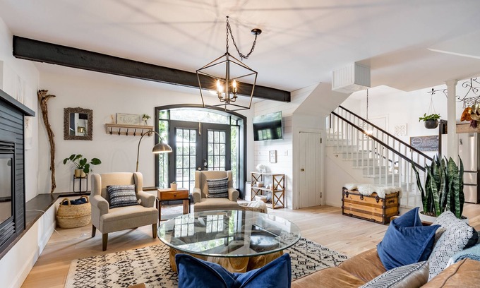 Hamilton Township House | 🍃COACH HOUSE