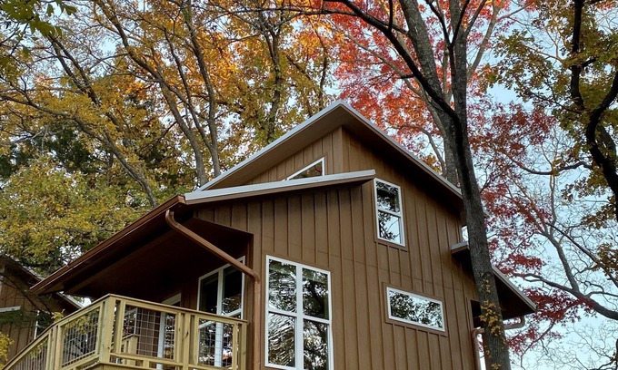 Lacy-Lakeview Cabin | Coach's Quarters - The Dugout - Come Spend The Night in the Trees!