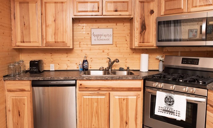 Paducah Cabin | Coaches' Cabin at Ramp 11 Retreat by Concord Sun