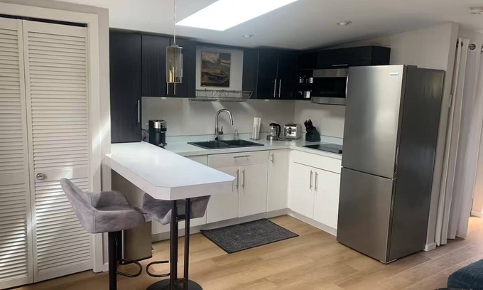 Nelson Apartment | Coachhouse One Bedroom Studio in Central Nelson. Pet-friendly!