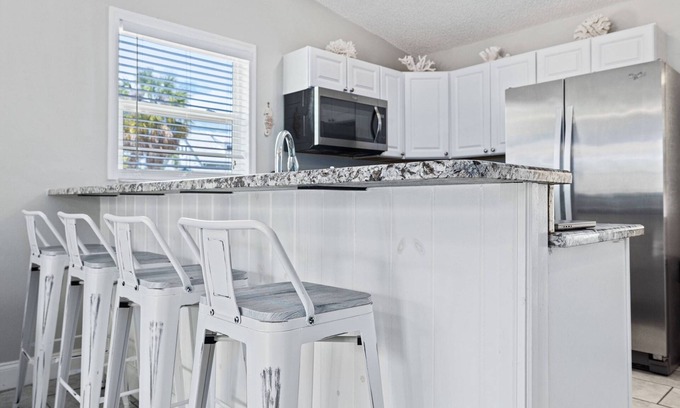 Ozona Condo | Coastal 2BR Retreat Near Golf, Breweries & Beaches – Walk to Dining & Enjoy Local Adventures!