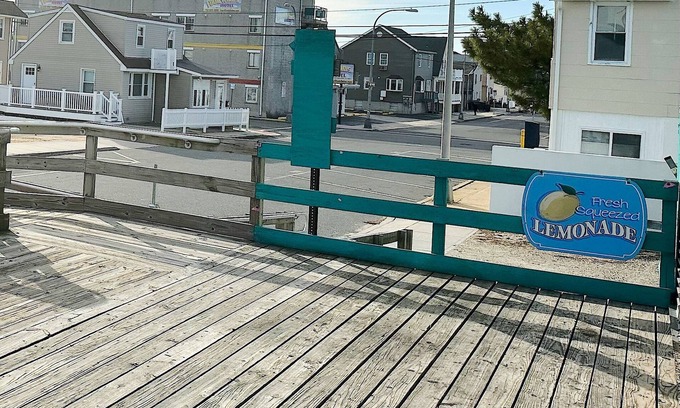 Seaside Heights Apartment | Coastal Beach Block Retreat w/Porch & Parking [1215-3]