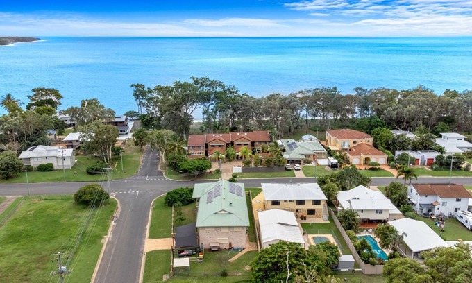 Traviston House | Coastal Bliss 3 Bedroom - CoastHM