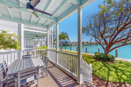 Marathon House | Coastal Bliss