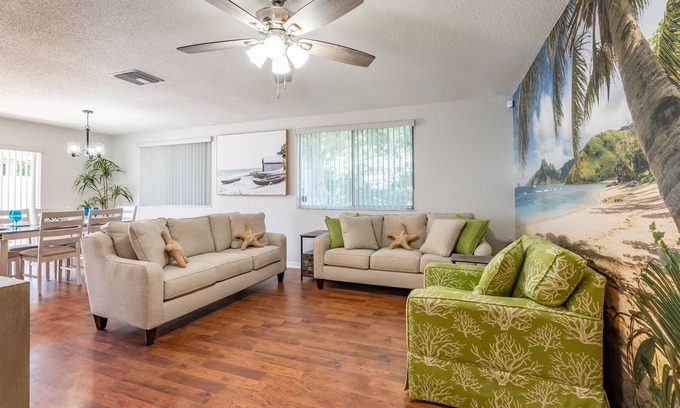 Lakeland House | Coastal Cabana in Lakeland with King Bed