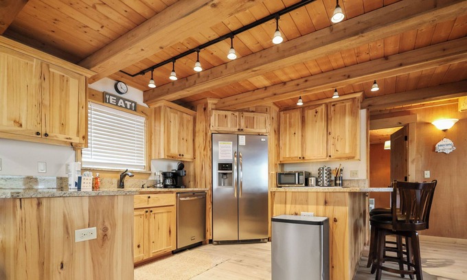 Seaside Cottage | Coastal Charm I Walk to Beach I Pet-Friendly Stay