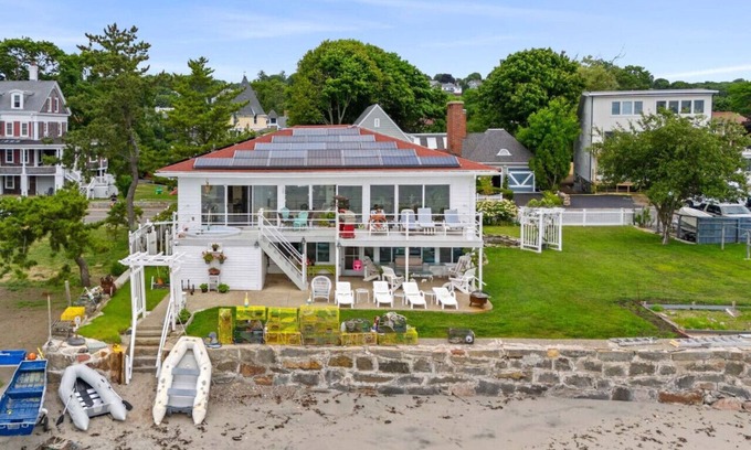 Swampscott Condo | Coastal Charm: Lobster Châto