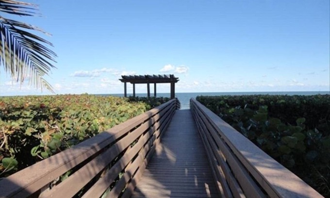 Fort Pierce Shores Condo | Coastal Chic Retreat at Ocean Harbour South on North Hutchinson Island, Florida