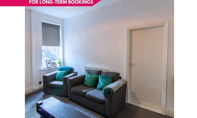 South Shields Apartment | Coastal Comfort Haven 3BR Retreat
