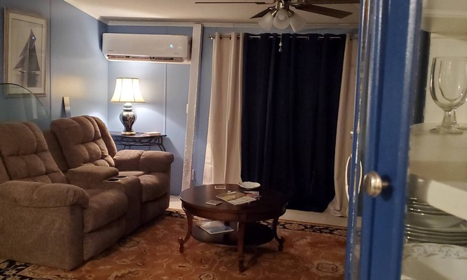 Davis House | Coastal Community Getaway: Blue Fin Escape