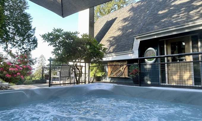 Gibsons House | Coastal Contemporary Retreat with Hot Tub