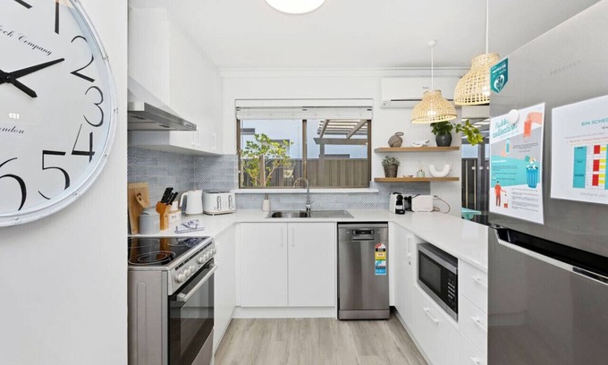 Scarborough Apartment | Coastal convenience - 2 min walk to shops & cafes