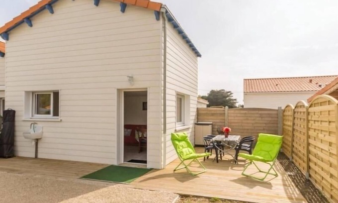 La Plaine-sur-Mer Cottage | Coastal Cottage, 200m from the Sea - Terrace, Parking, Wifi, and Pet-Friendly