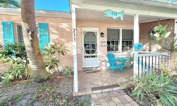 Cocoa Beach Cottage | Coastal Cottage 233 - Walk to Beach, King Bed