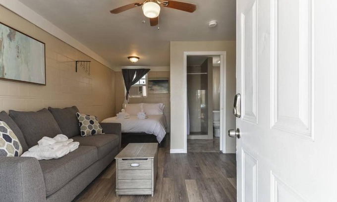 San Jacinto Apartment | Coastal Cottage 5, Across Street from Beach