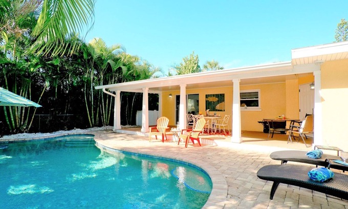 Holmes Beach House | Coastal cute on Anna Maria Island, 2 bedroom with private pool! Pet friendly