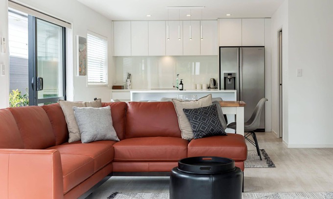 Papamoa Beach House | Coastal Delight - Walk to cafes and beach