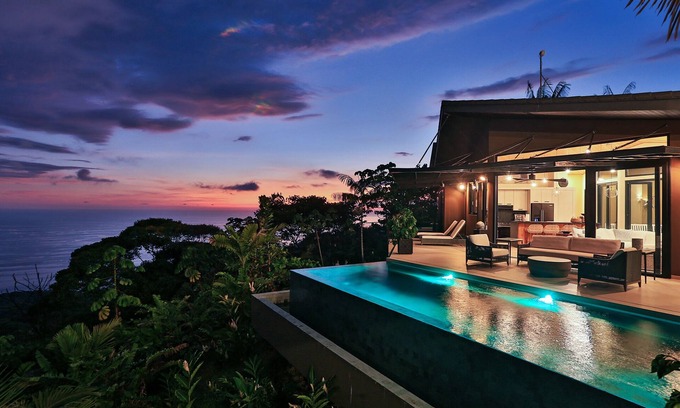 Ballena Villa | Coastal elegance in a decorator villa overlooking the Whale's Tail