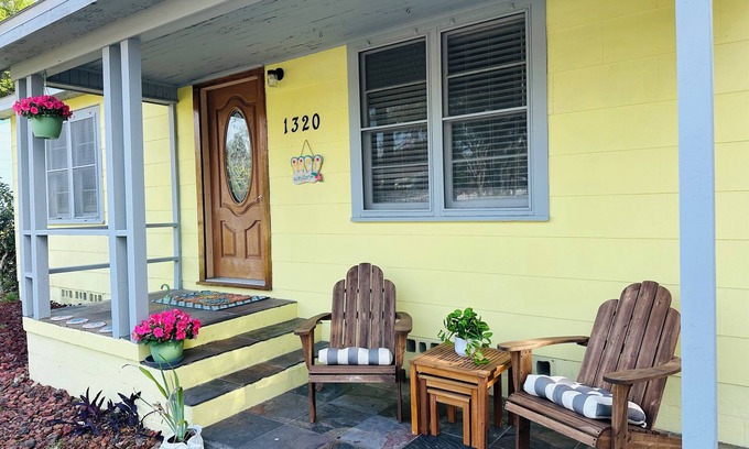Palm Harbor Cottage | Coastal Escape - Downtown Palm Harbor