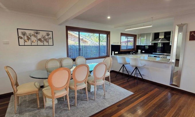 Southport House | Coastal Escape on Bixa – Bright and Airy 3BDR Home