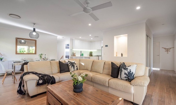 Aroona House | Coastal Family Escape Caloundra