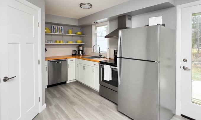 Freeport House | Coastal Freeport Flat - 5 minutes from town