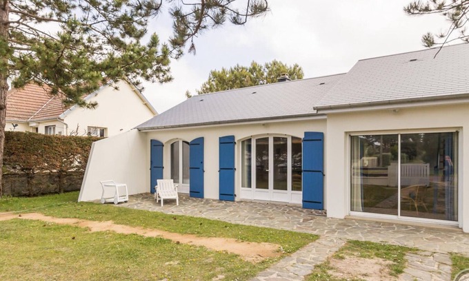 Saint-Germain-sur-Ay Cottage | Coastal Getaway: Charming One-Story Villa, Terrace, Air Conditioning, Close to Beach