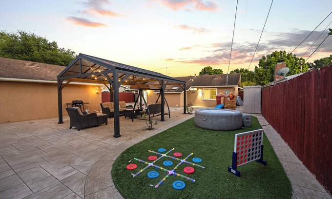 Goleta House | Coastal Home Near UCSB & Airport + Hot Tub, King Beds, Fast Wifi, Sleeps 6