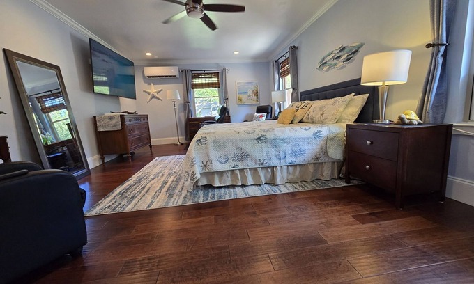 Pensacola Apartment | Coastal King Ste 3.2 mi to Pcola Bch